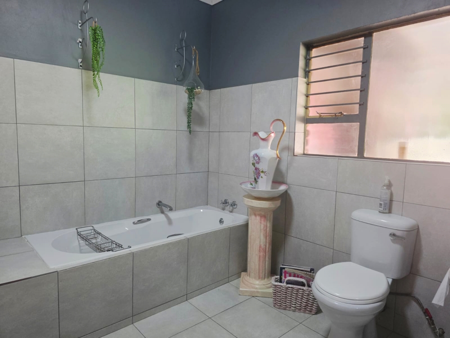 4 Bedroom Property for Sale in Van Der Hoff Park North West